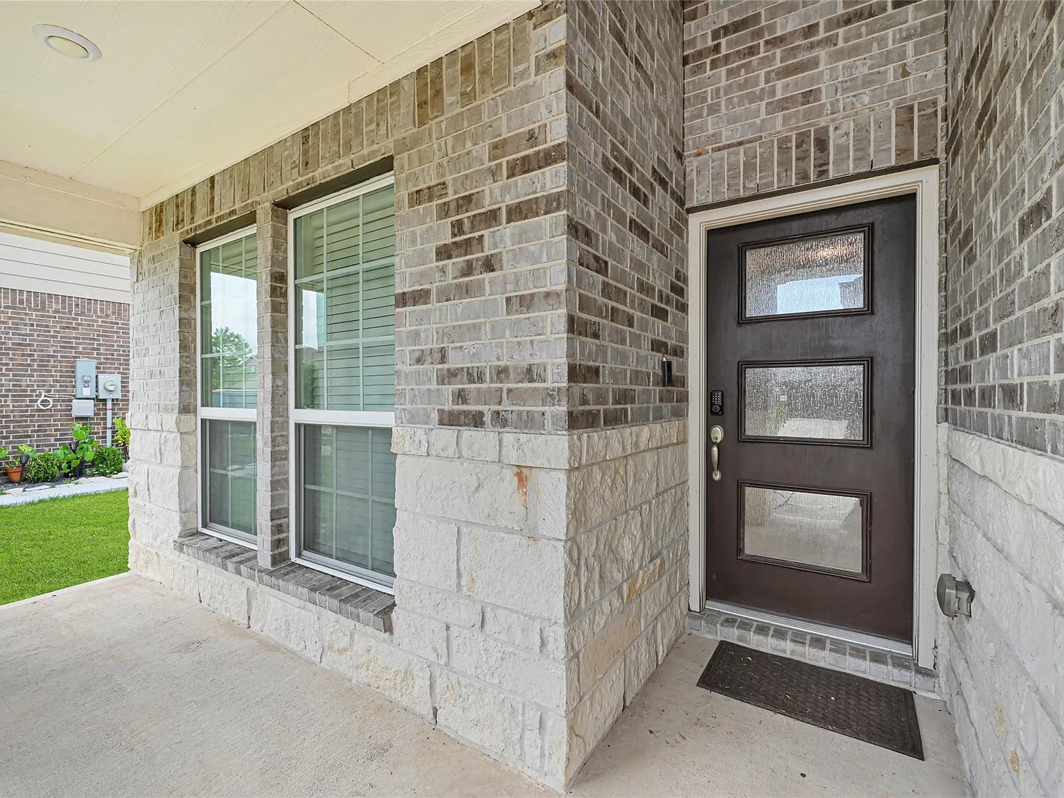 4 bed, 2.0 bath, 1831 sqft, $2,650 — Photo 3