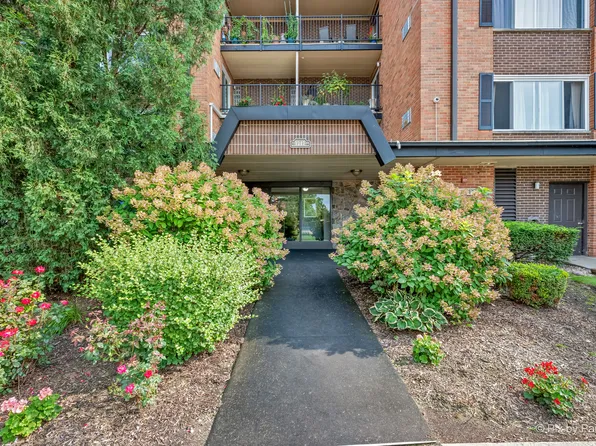 1217 S Old Wilke Rd APT 303, Arlington Heights, IL 60005