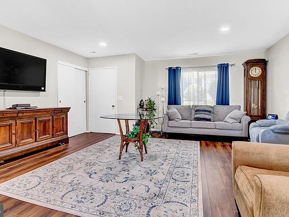 2nd image of 15200 Hyde Park Dr #36-A