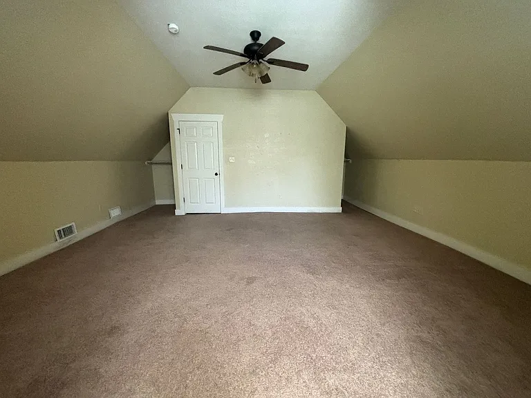 320 S Oak St — Photo 16