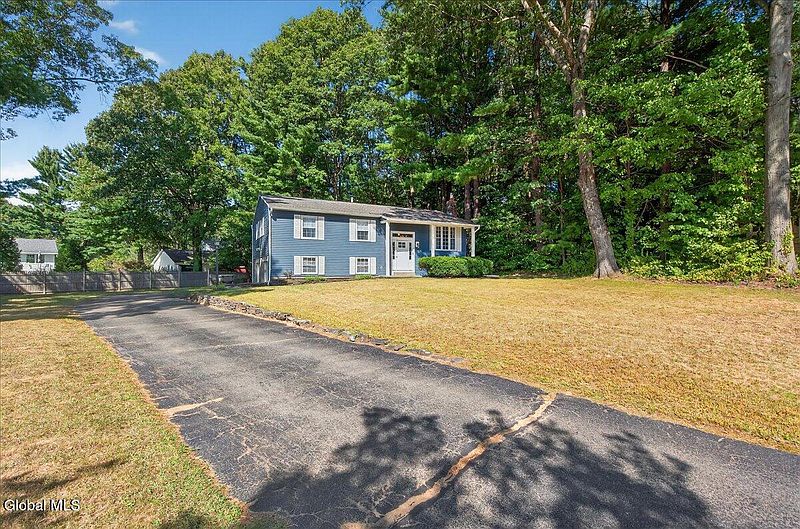 3rd image of 17 Ivy Court