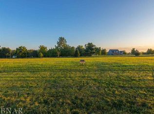 9512 Crossbow Dr, Bloomington, IL 61705