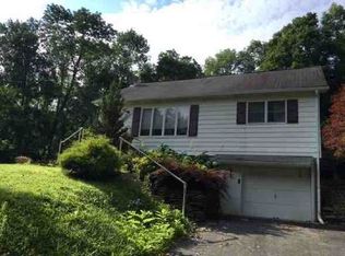 34 Maple Dr, Newton, NJ 07860