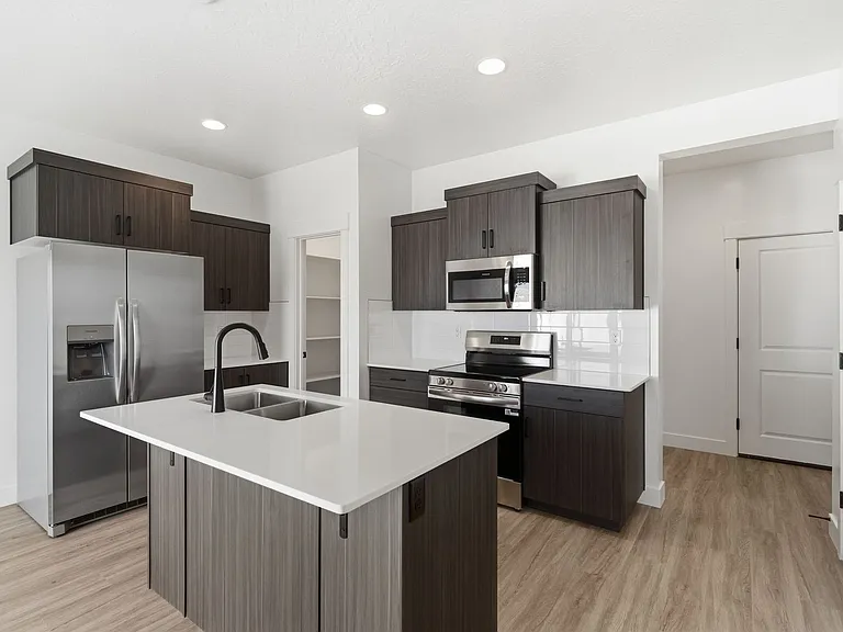 5690 S Weehawken Ln — Photo 7