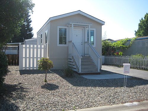 2nd image of 105 Schooner Ln