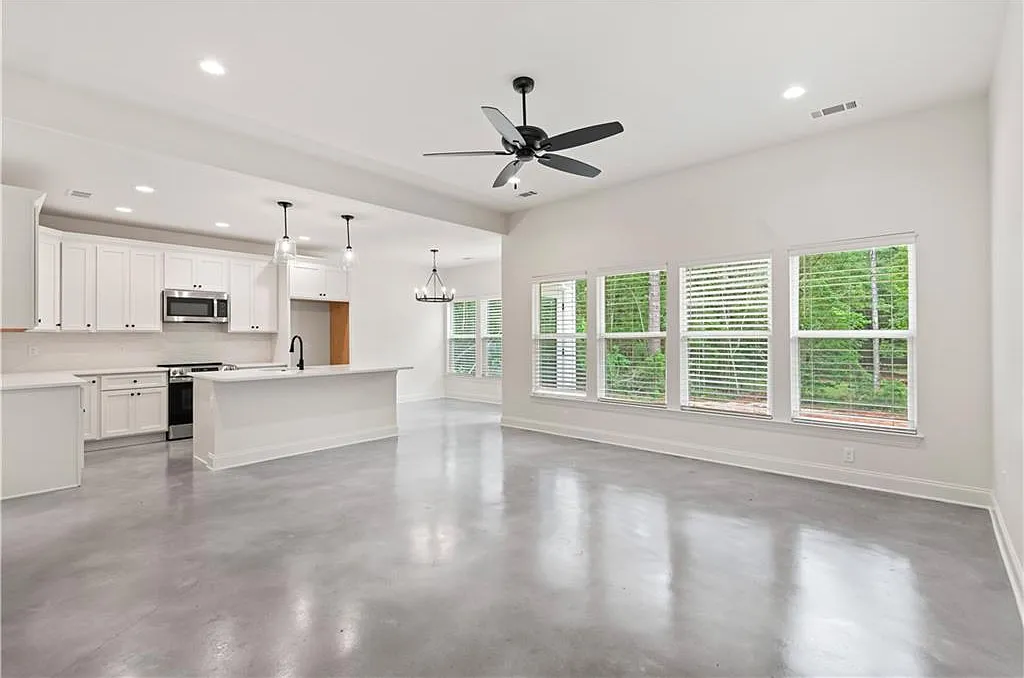 3 bed, 1403 sqft, $2,000 — Photo 4