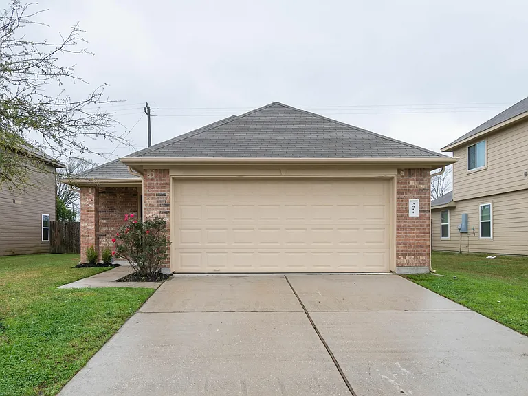 3811 Cary Creek Dr — Photo 1