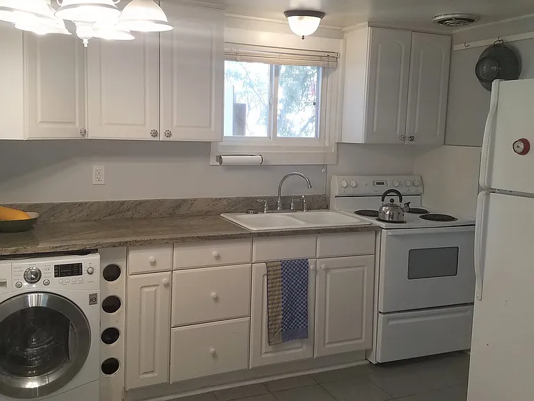 308 S Laurel St — Photo 3