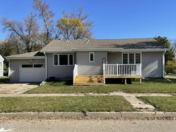 316 9th Ave N, Carrington, ND 58421