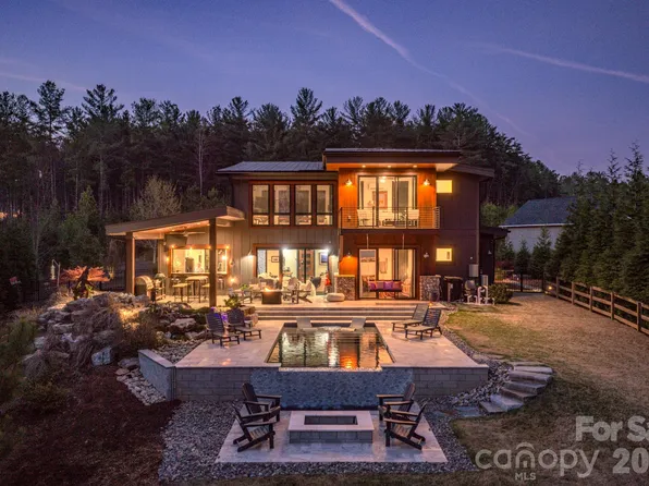 2063 W Bluewater Dr, Morganton, NC 28655