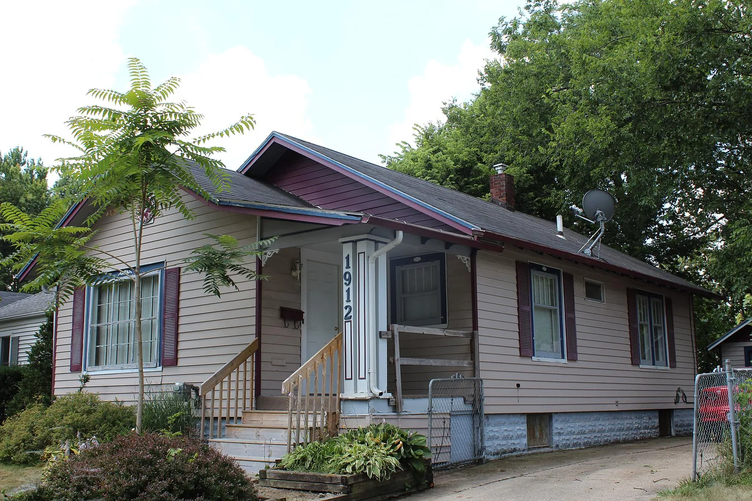 1912 Clifton Ave photo 1