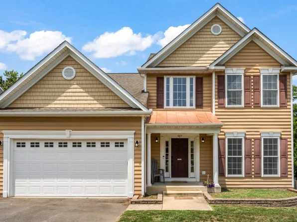 1015 Julian Dr, Fredericksburg, VA 22405