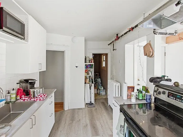 Kitchen & Pantry