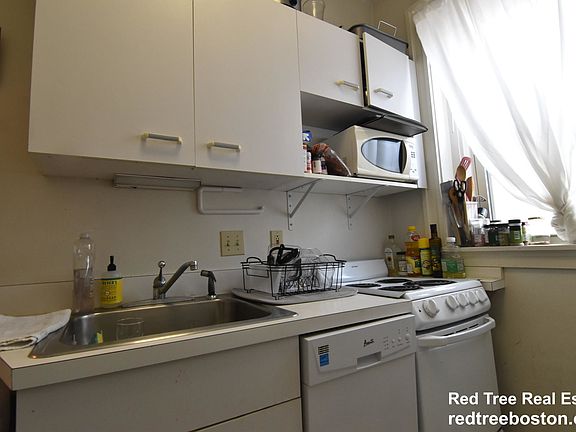 5th image of 15 Colborne Rd APT 2