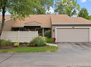 6621 Bella Vista Dr NE, Rockford, MI 49341