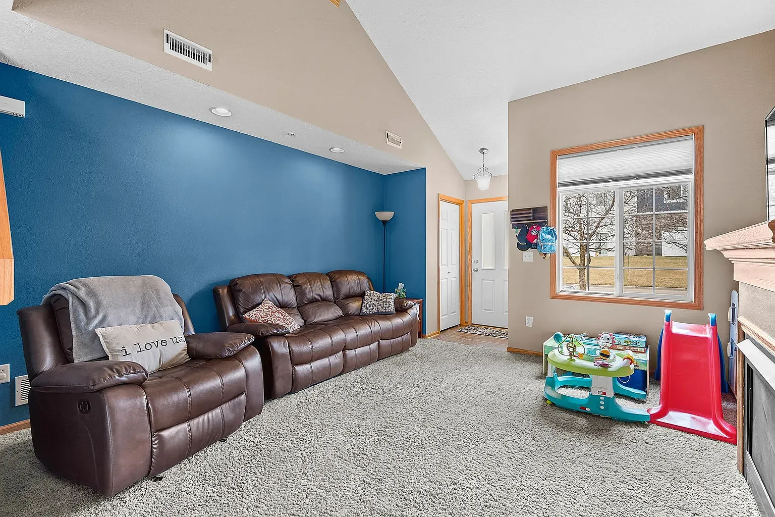 2 bed, 1.5 bath, 1438 sqft, $1,800 — Photo 3