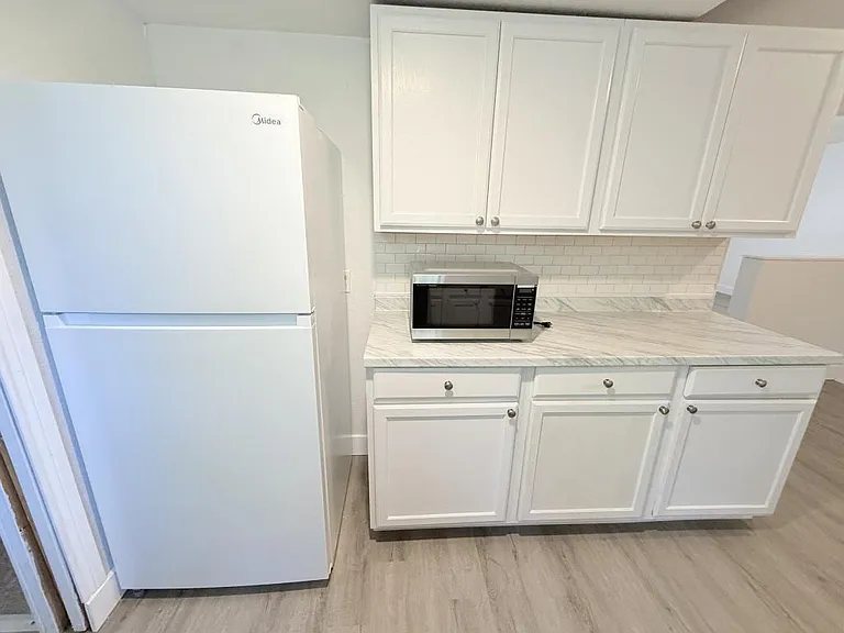 610 W Avenue B — Photo 14