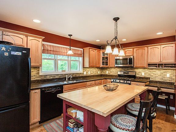 5th image of 1375 Tall Pines Way