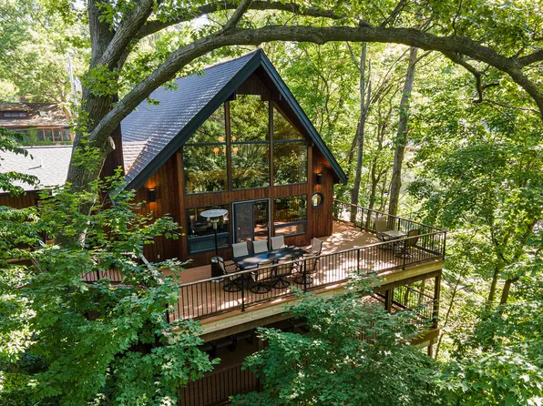 745 Pleasant St, Saugatuck, MI 49453