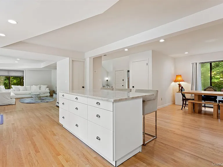 25 Cross Pond Rd — Photo 10