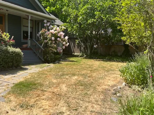 372 Iowa St, Ashland, OR 97520