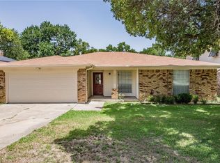 422 Kirby Creek Dr, Grand Prairie, TX 75052