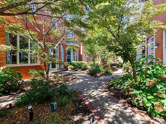 2nd image of 4525 Laclede Ave APT 10
