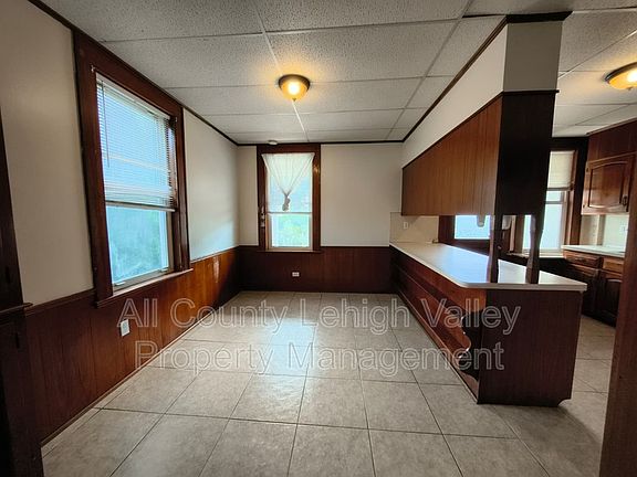 4th image of 634 Seitz St