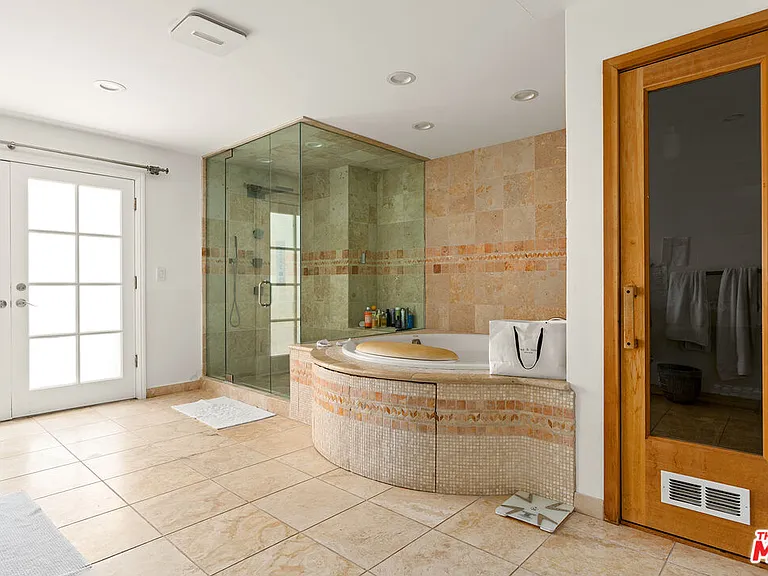 8020 Zeus Dr — Photo 13