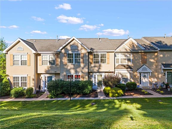 2nd image of 1368 Meadowbrook Dr
