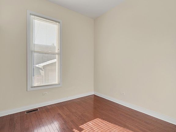 3rd image of 264 N Sacramento Blvd #1