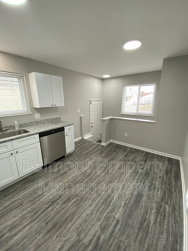 3 bed, 1.0 bath, 888 sqft, $1,500 — Photo 4