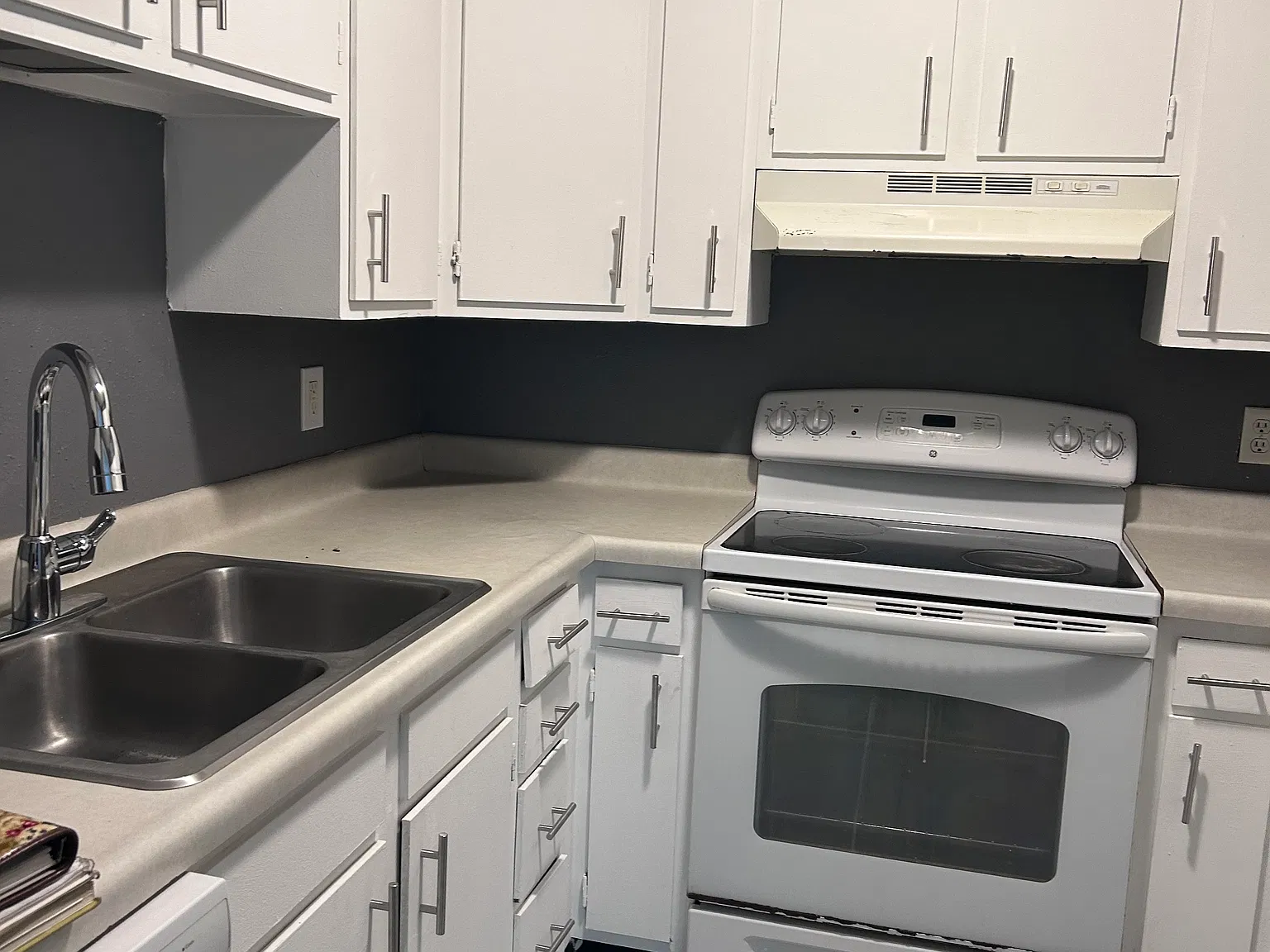 2 bed, 1.0 bath, 1200 sqft, $1,057 — Photo 2