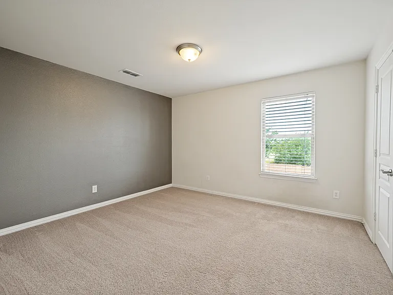 673 Revalen Ln — Photo 7