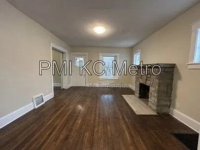 3 bed, 1.0 bath, 1219 sqft, $1,595 — Photo 3