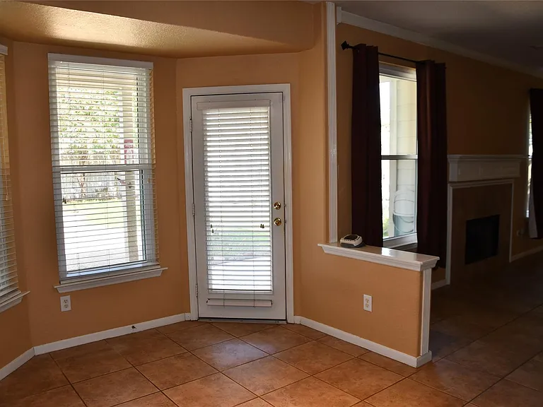 18118 Cypress Valley Ln — Photo 12