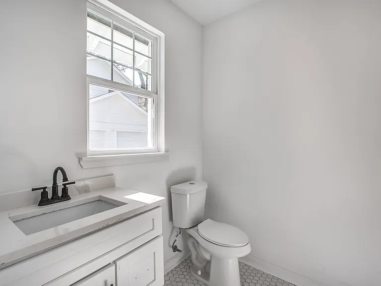 1781 Forrest Ave — Photo 23