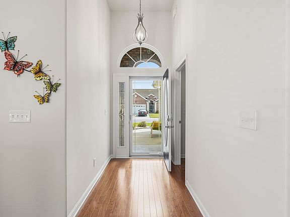 3rd image of 653 Sandberg St.