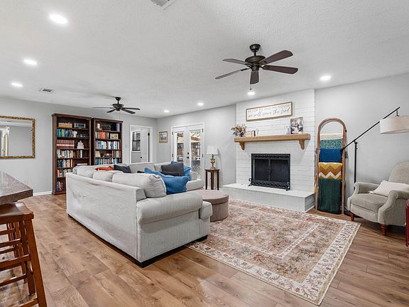 3rd image of 1708 Creekwood Dr