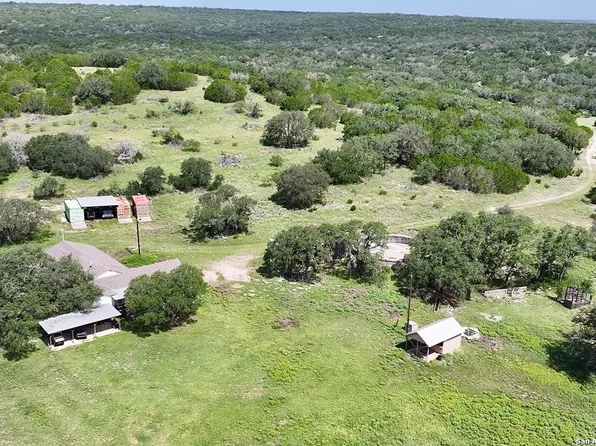 104 SD 14070, Rocksprings, TX 78880