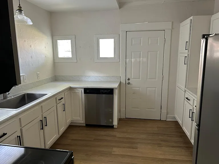 1004 Woodward Ave — Photo 13