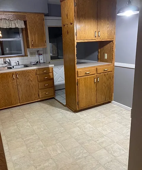 708 Rawson Ave — Photo 12