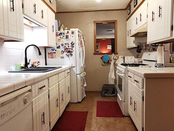 5th image of 1105 Bradley Ln