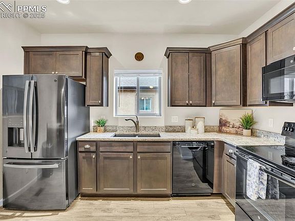 5th image of 6658 Folsom Hts