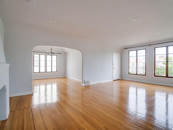 4th image of 1043 S Hayworth Ave