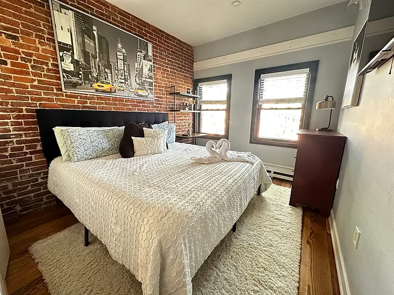 10 Pompeii St #3 — Photo 8