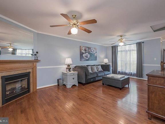 3rd image of 5 Howard Cir
