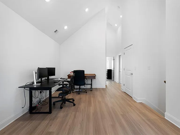 105 Pearl St — Photo 18