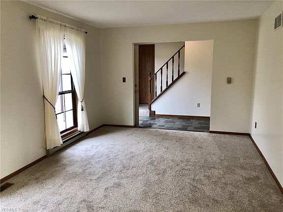 3rd image of 635 Angiline Dr