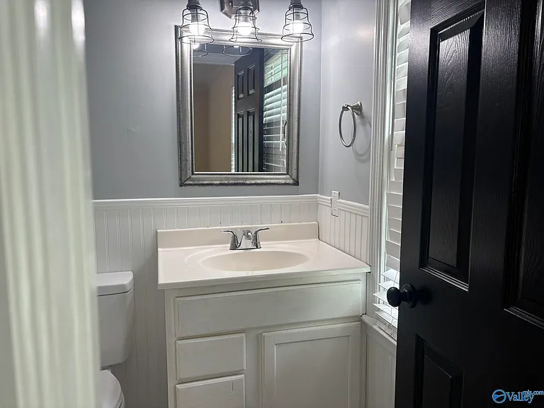 135 Suffolk Dr — Photo 18